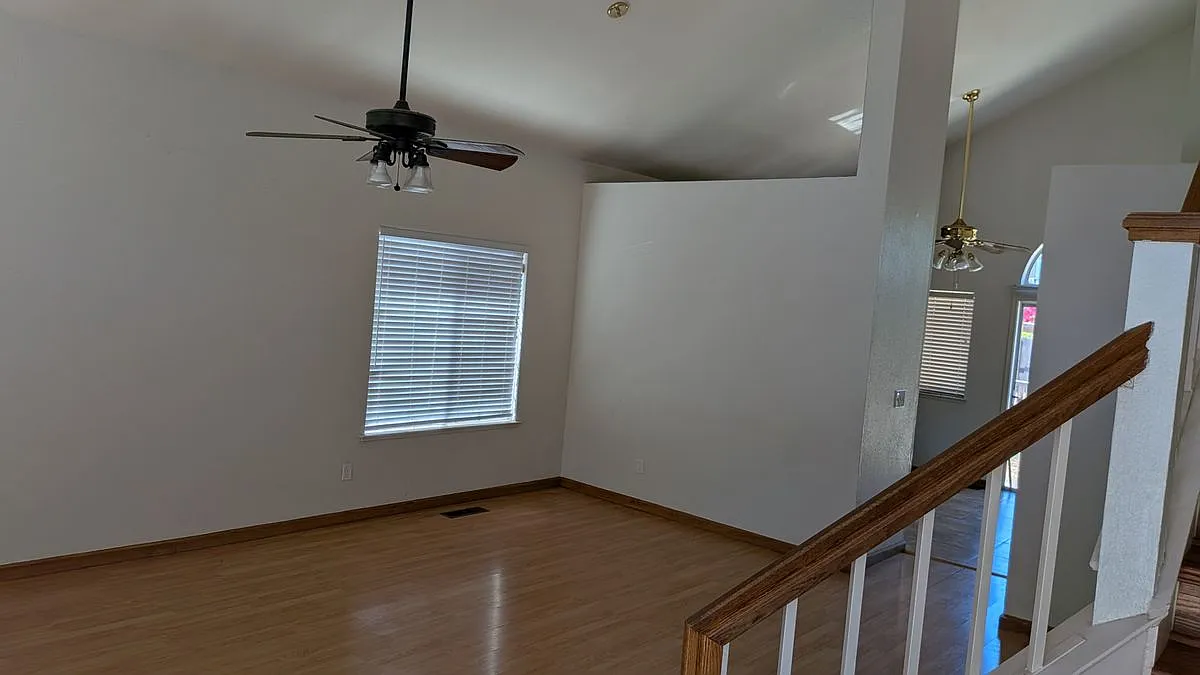 3 bed, 2.5 bath, 1446 sqft, $2,900 — Photo 2