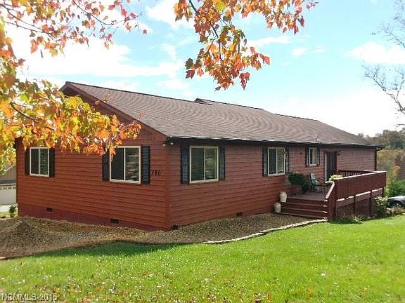 2nd image of 160 Oak Ln