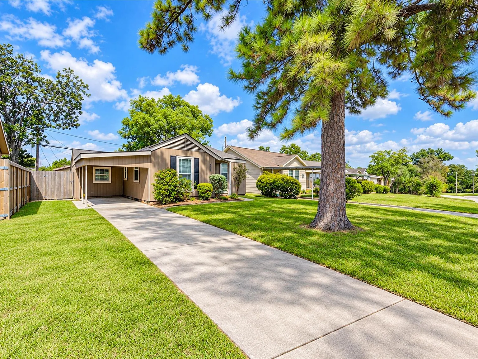 3 bed, 1.0 bath, 964 sqft, $1,650 — Photo 2