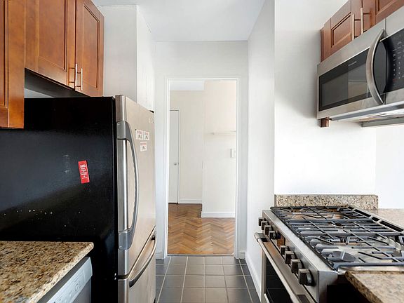 5th image of 360 E 88th St APT 19A