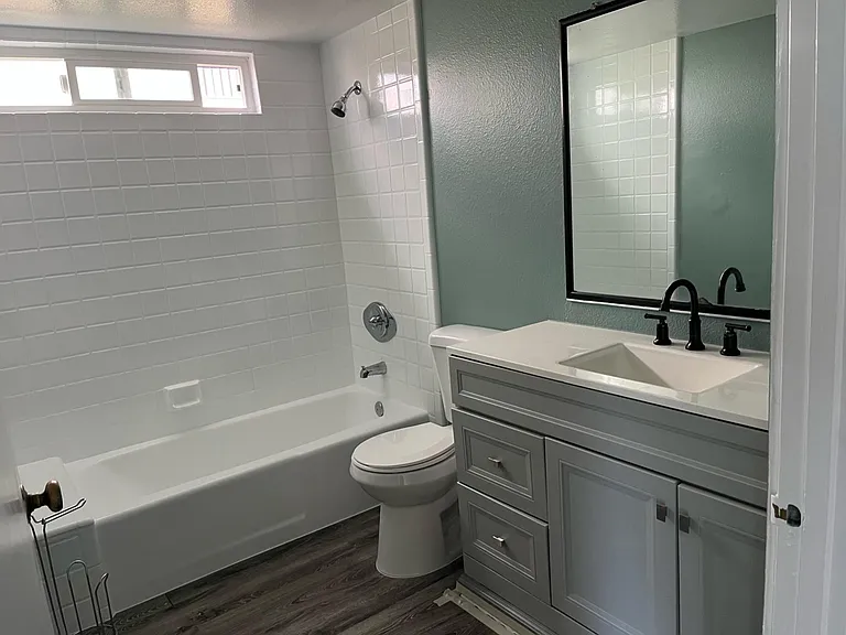 1042 Bennett Ave #1 — Photo 9
