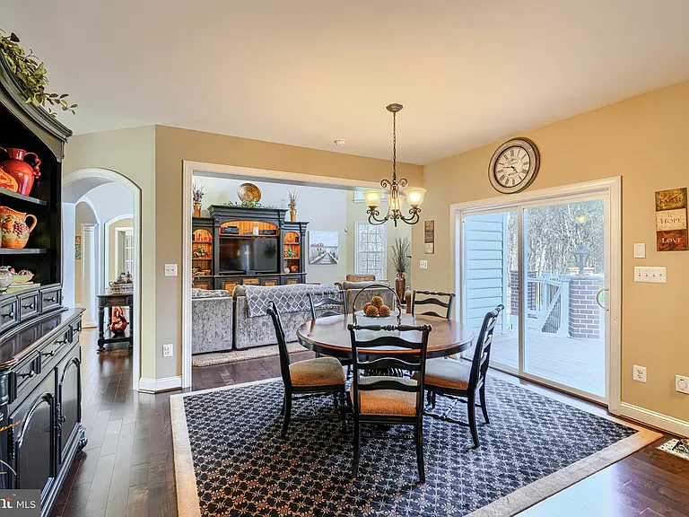 1319 Martin Meadows Dr — Photo 40
