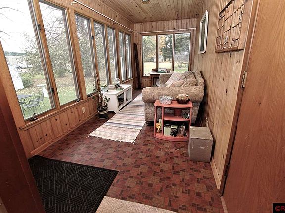 4th image of 213 Hillcrest Way