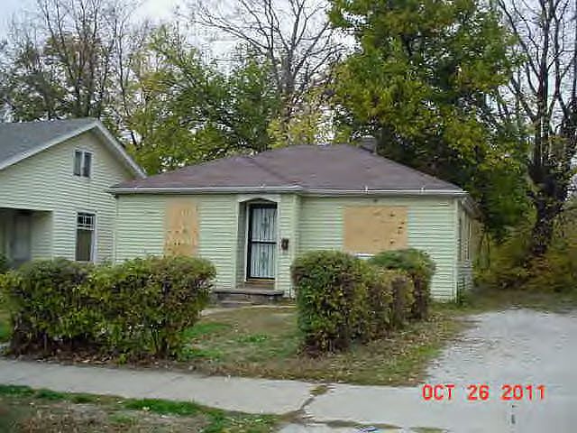 2nd image of 1068 W Cerro Gordo St