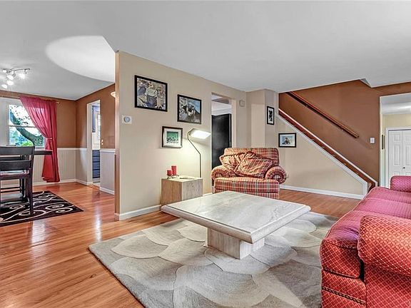 3rd image of 184 Lorelee Dr