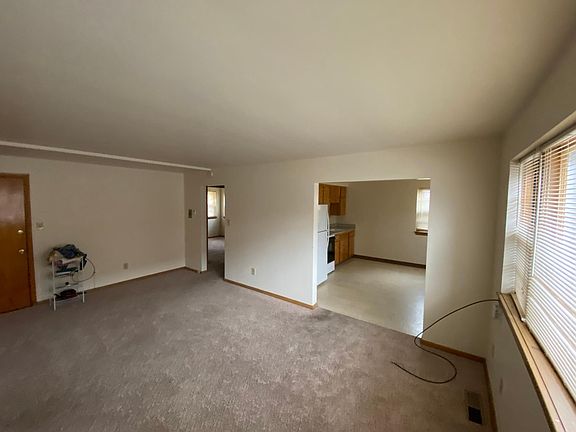 3rd image of 17848 Lake Shore Blvd APT 2