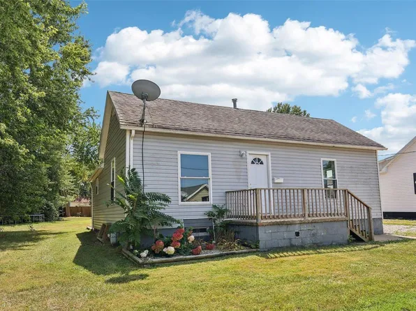 110 Benton St, Mount Olive, IL 62069