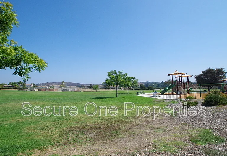 1740 Amarelle St — Photo 45