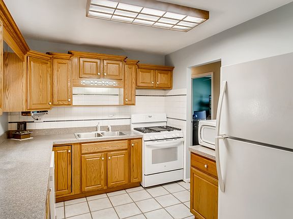 4th image of 8020 Eastwood Ln