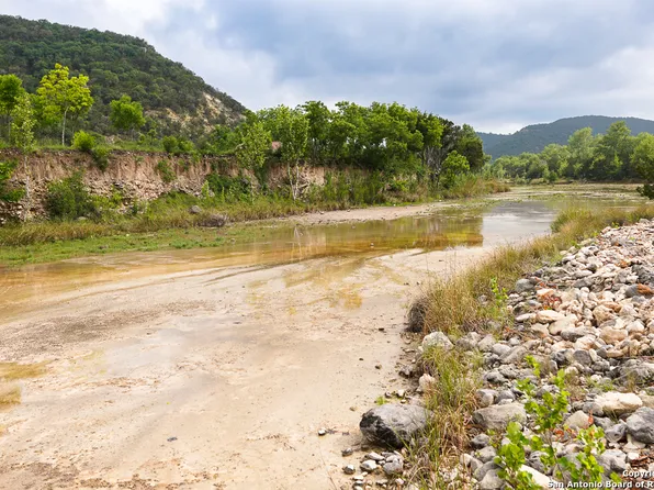 35298 FM 187, Vanderpool, TX 78885