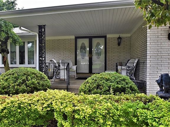 4th image of 589 Jefferson Dr