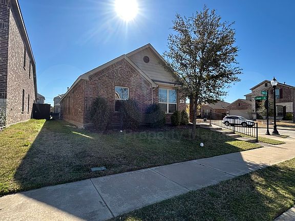 3rd image of 1235 Acmite Ave
