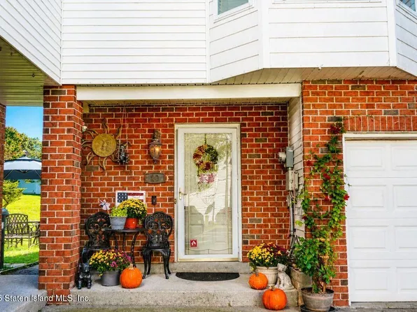 20 Bianca Ct, Staten Island, NY 10312