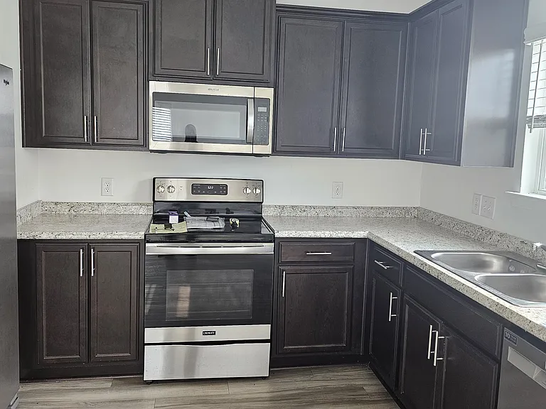 100 Cohen Dr — Photo 8