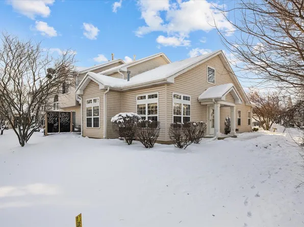 1677 Waterford Rd, North Aurora, IL 60542