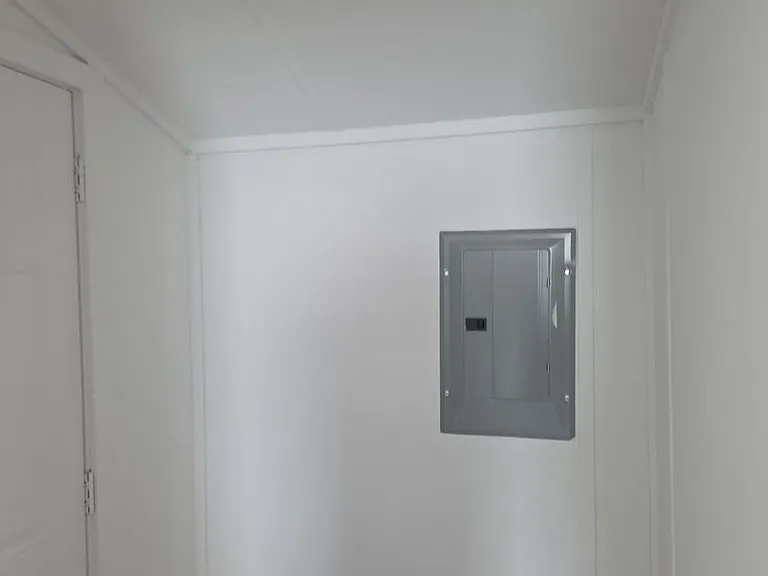 204 Thomas Ln — Photo 5