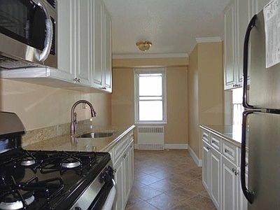 4th image of 468 W 51st St