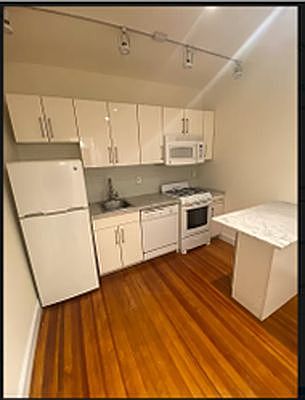 2nd image of 231 E 50th St #36