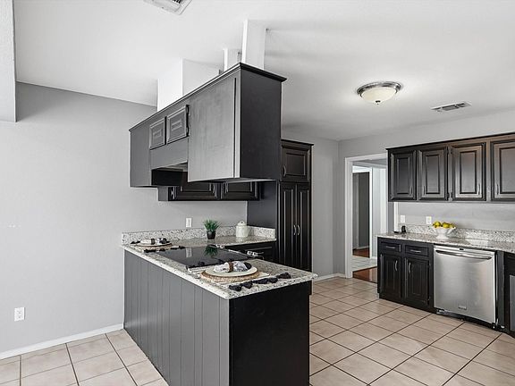 5th image of 2206 Oak Forest Ct