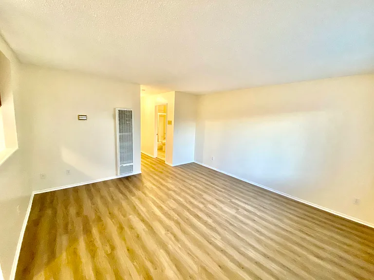 651 W 12th St #4 — Photo 9