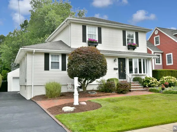 79 Bergen Ave, Waldwick, NJ 07463