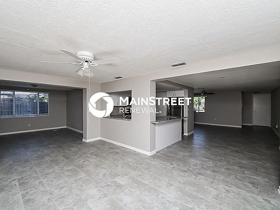 4th image of 4010 Stratfield Dr