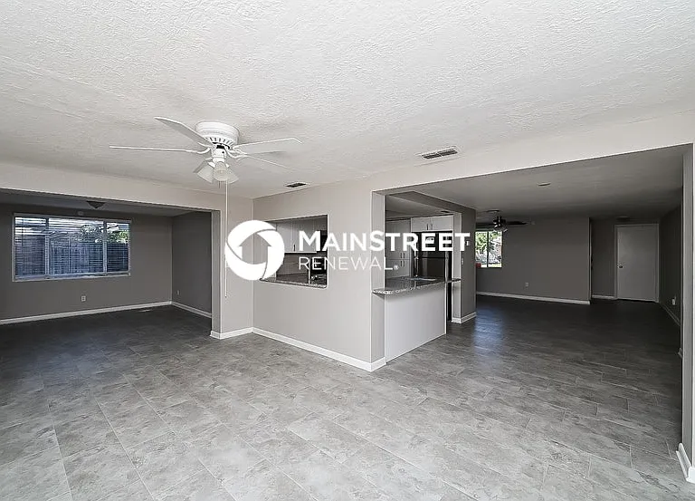 4010 Stratfield Dr — Photo 4