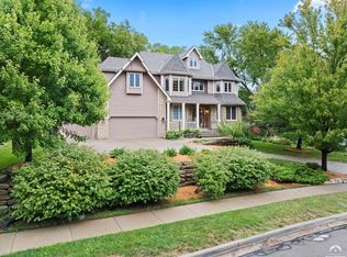 5204 Fox Chase Dr, Lawrence, KS 66049