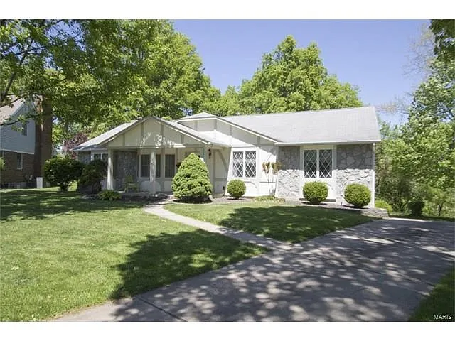 2992 Westborough Dr photo 1