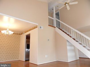 21 Monarch Dr, Sterling, VA 20164