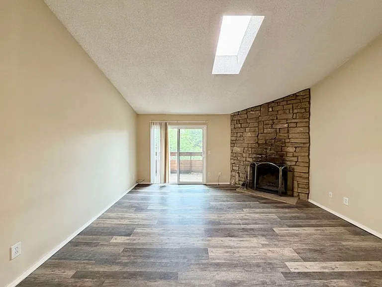 337 Wright St #302 — Photo 7