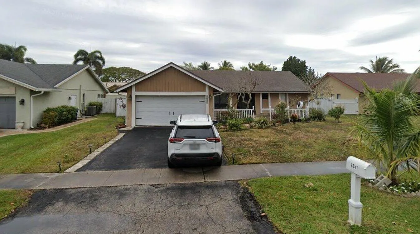 3 bed, 2.0 bath, 1850 sqft, $4,000 — Photo 1