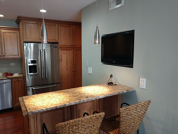 4th image of 901 Huntington Dr