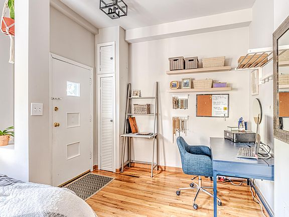 4th image of 2604 W Superior St #2