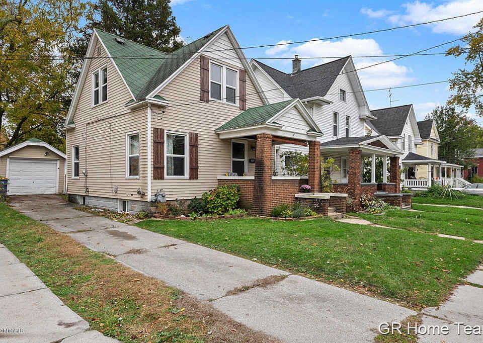 1st image of 1364 College Ave NE