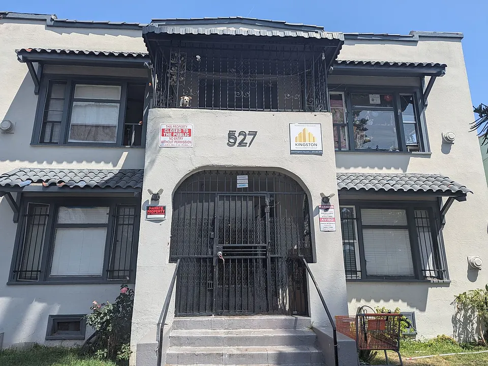 527 W 46th St