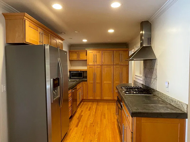 212 Ludell Dr — Photo 9