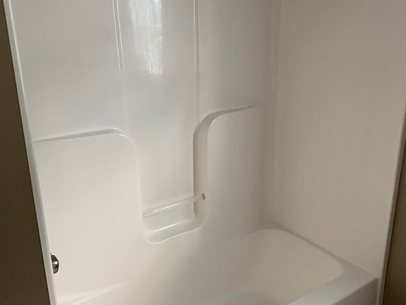 5th image of 111 Cambridge Dr