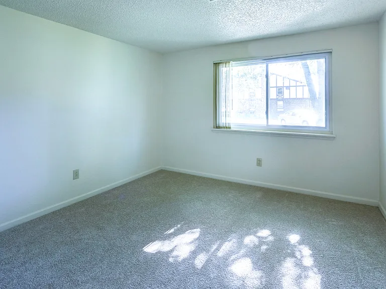 Liberty Square Apartments — Photo 12