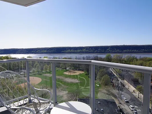 Rented by Olnick Organization | media 4