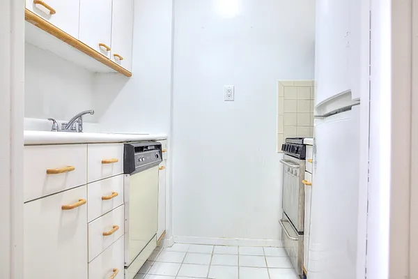 Rented by Addison Property Group | media 20