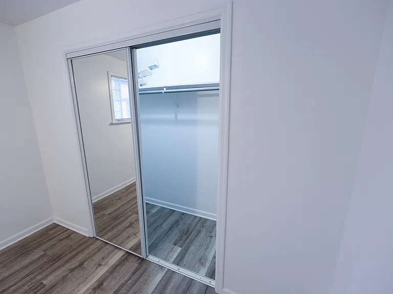 10FT X 15FT : BEDROOM 2