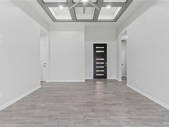 3rd image of 807 W Sycamore Ave