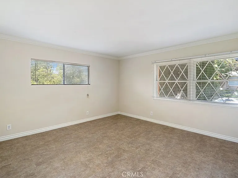 21816 Providencia St — Photo 35