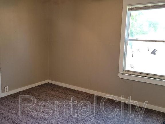 5th image of 176 Ross Ave