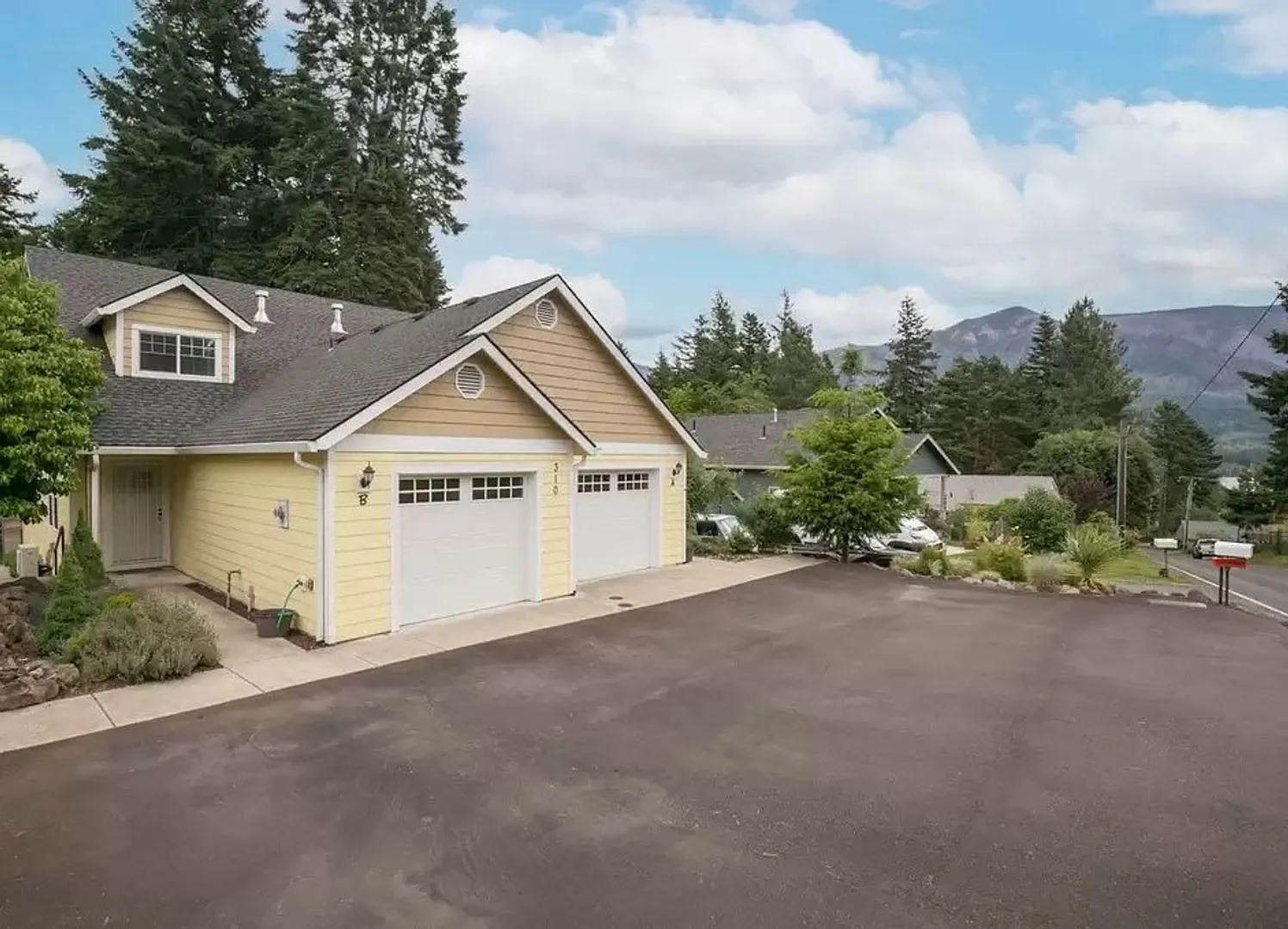 Beautiful Home in Stevenson — Photo 2