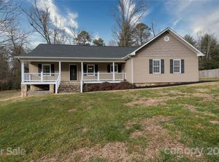 9409 W Ridge Dr, Hickory, NC 28601