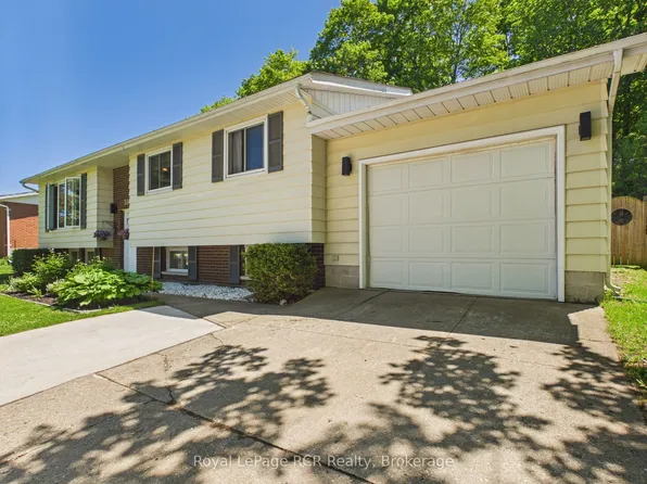 383 Wellington St, Saugeen Shores, ON N0H 2C4