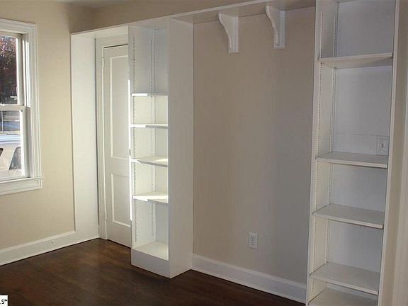 4th image of 108 Mount Pleasant Ave
