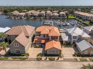 529 Southport Ln, Kemah, TX 77565
